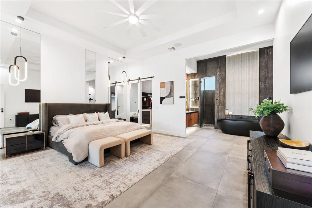 Main bedroom suite