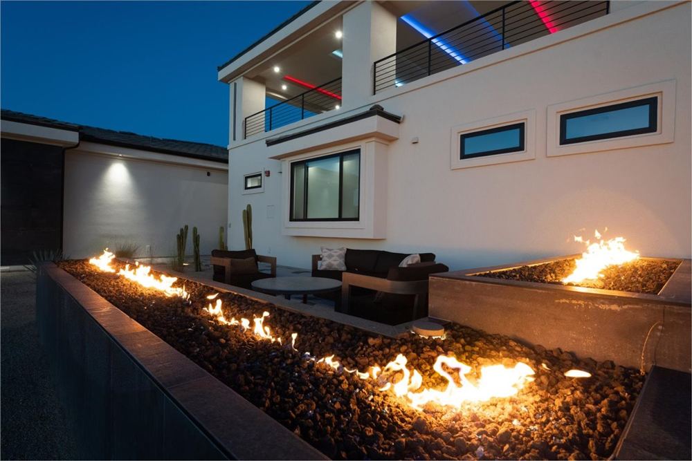 Front courtyard fire line seating area